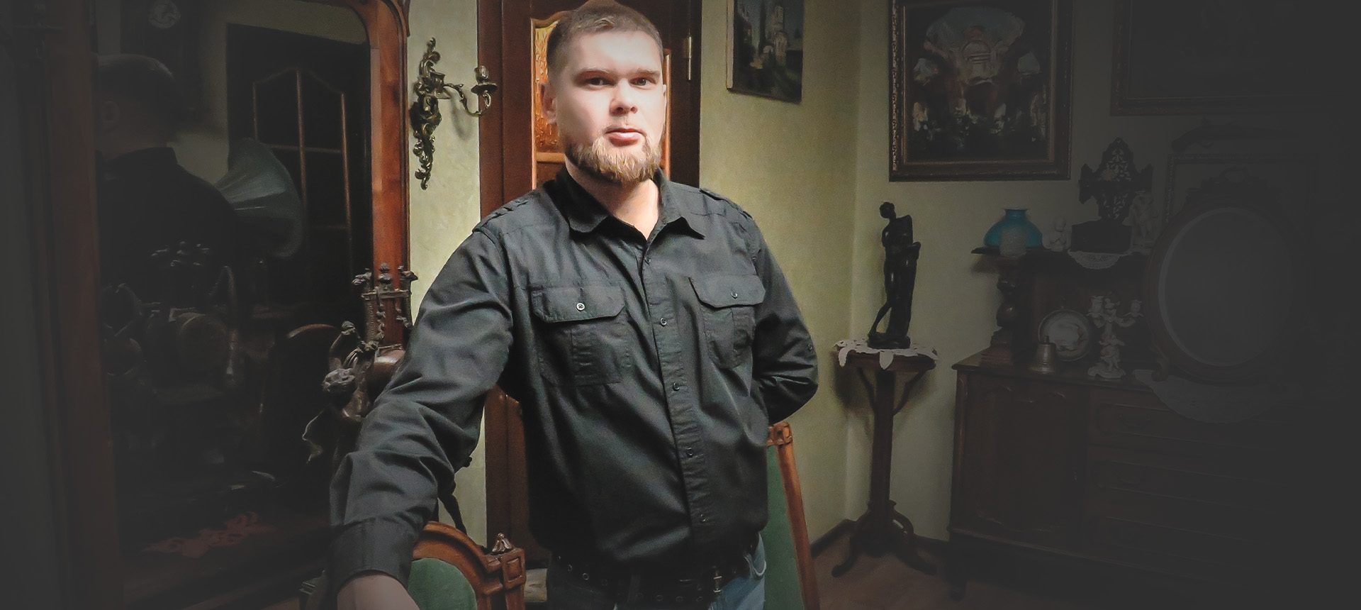 Антиквар и коллекционер Роман Павлов